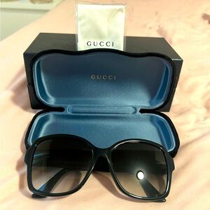NWT AUTHENTIC GUCCI SUNGLASSES